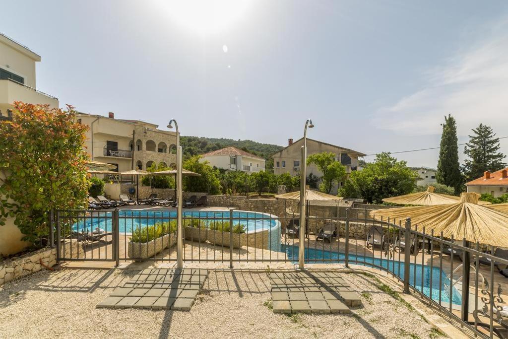 Apartment Livia Slatine Zewnętrze zdjęcie